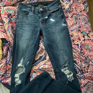 american eagle 360 next level stretch jeggings. size 2 long. distressed knees.